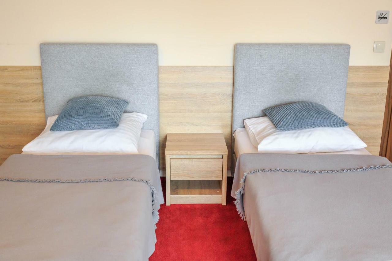 Botanik Hostel Познань Екстер'єр фото